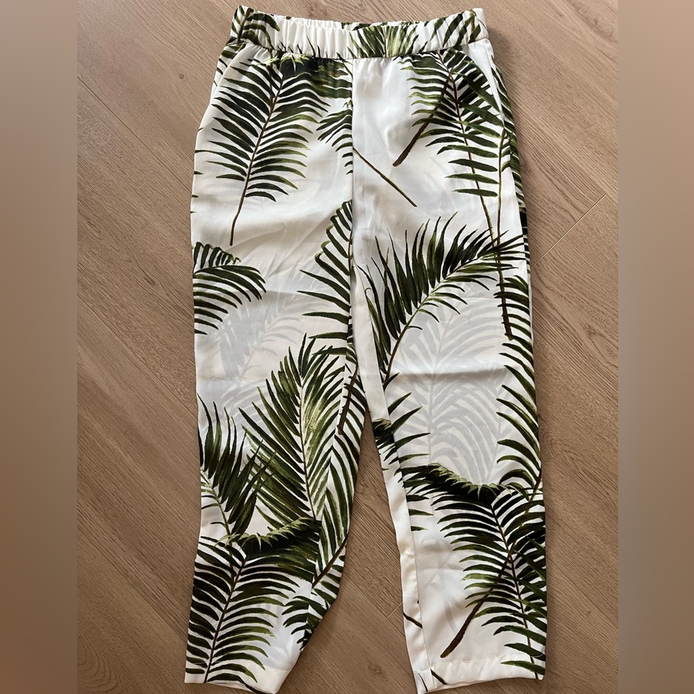 BNWT tropical pattern recycled polyester cropped ankle trouser (H&M)